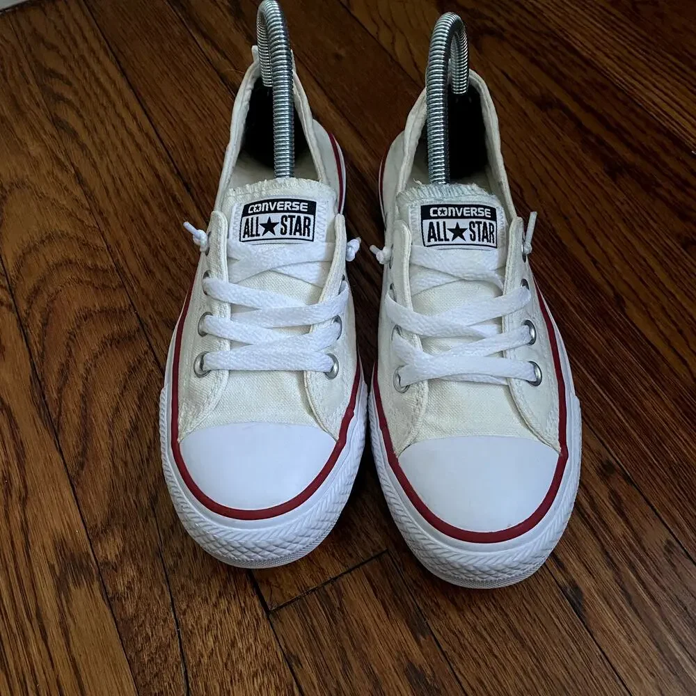 White Shoreline Slip On Low Top Sneakers Women’s 8 Converse
